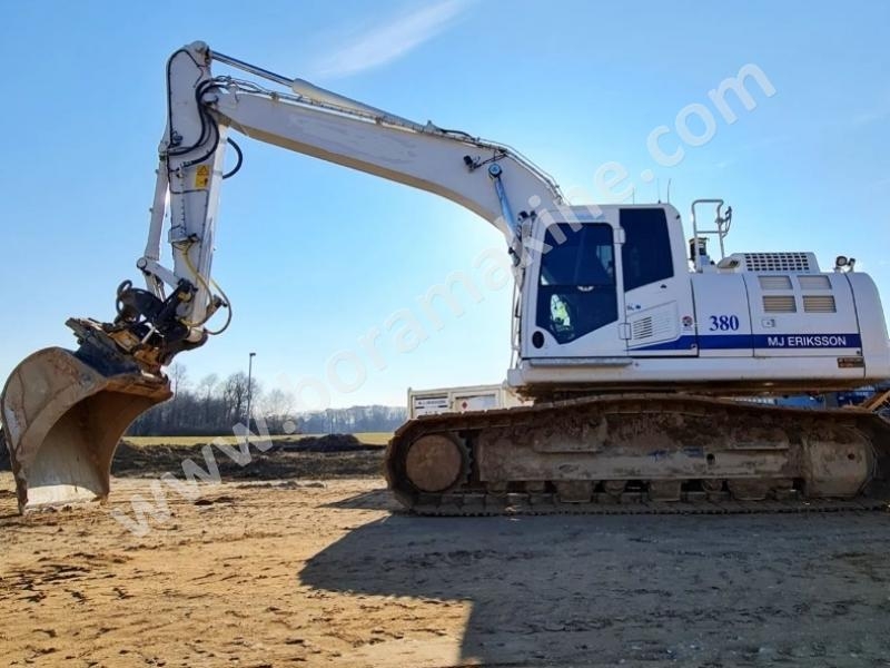 Komatsu PC290LC-11 excavator in company an Engcon EC233 tiltrotator,
